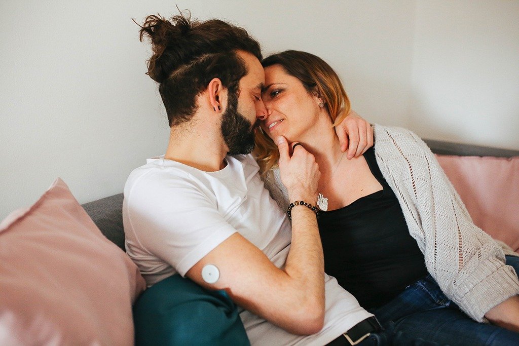 foto di coppia in casa Laura e Simone Conegliano amore fotografa di emozioni fotografa del quotidiano Treviso Venezia Pordenone
